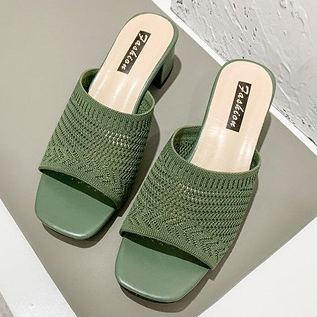 Women Fashionable Footwear Closed Toe Sandals and Slipper