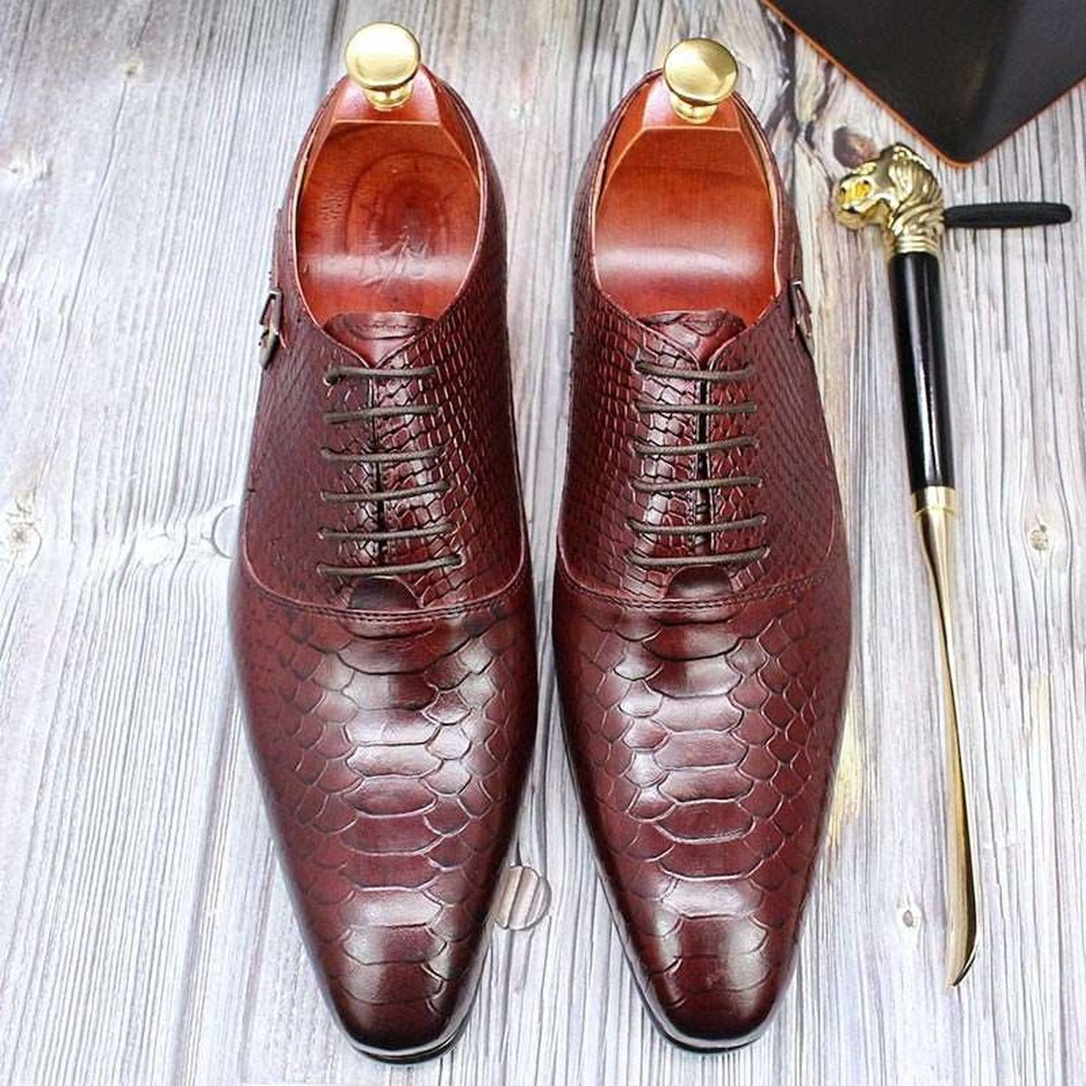 Lace Up Luxury Men Oxford Shoes with Snake Skin Prints & Pointed Toe