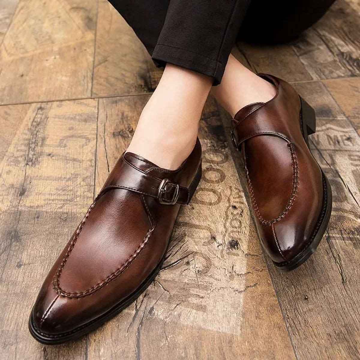 Men Luxury Leather Shoes with Classic Buckle