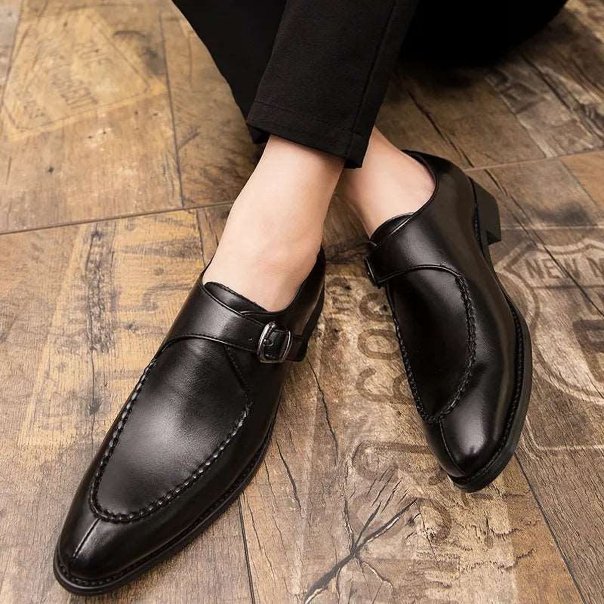 Men Luxury Leather Shoes with Classic Buckle