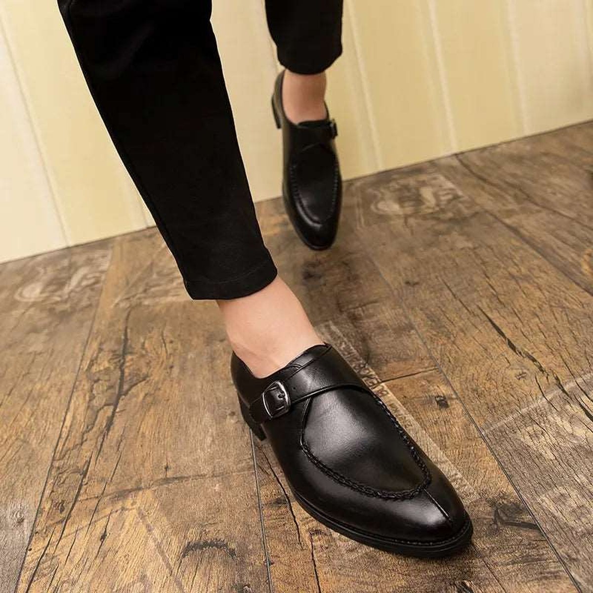 Men Luxury Leather Shoes with Classic Buckle