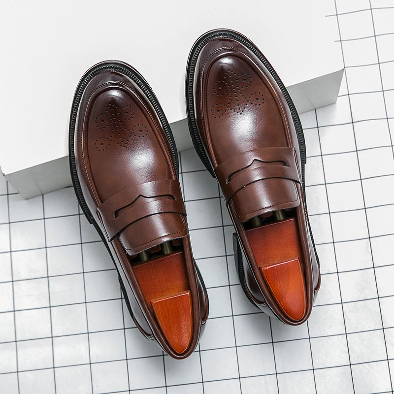 Men’s business casual shoes: breathable, carved leather shoes, fashion
