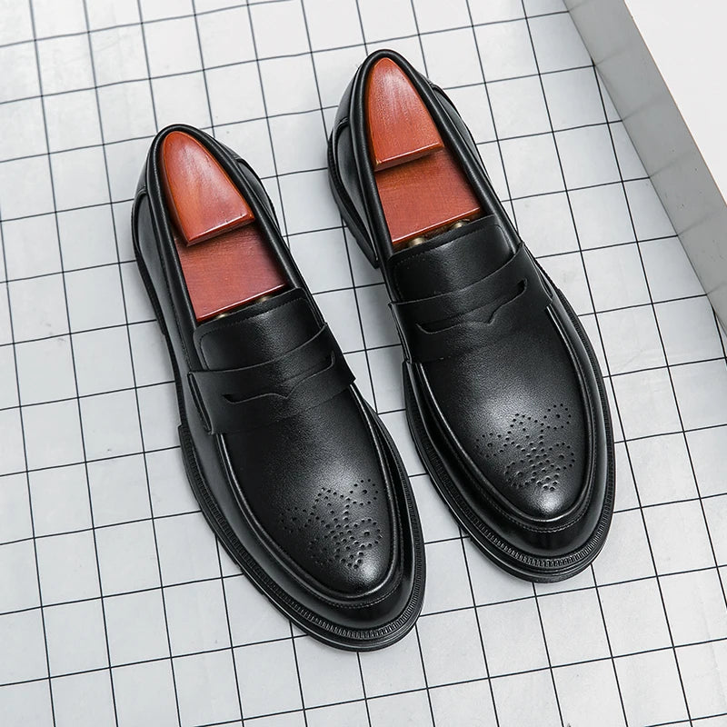 Men’s business casual shoes: breathable, carved leather shoes, fashion
