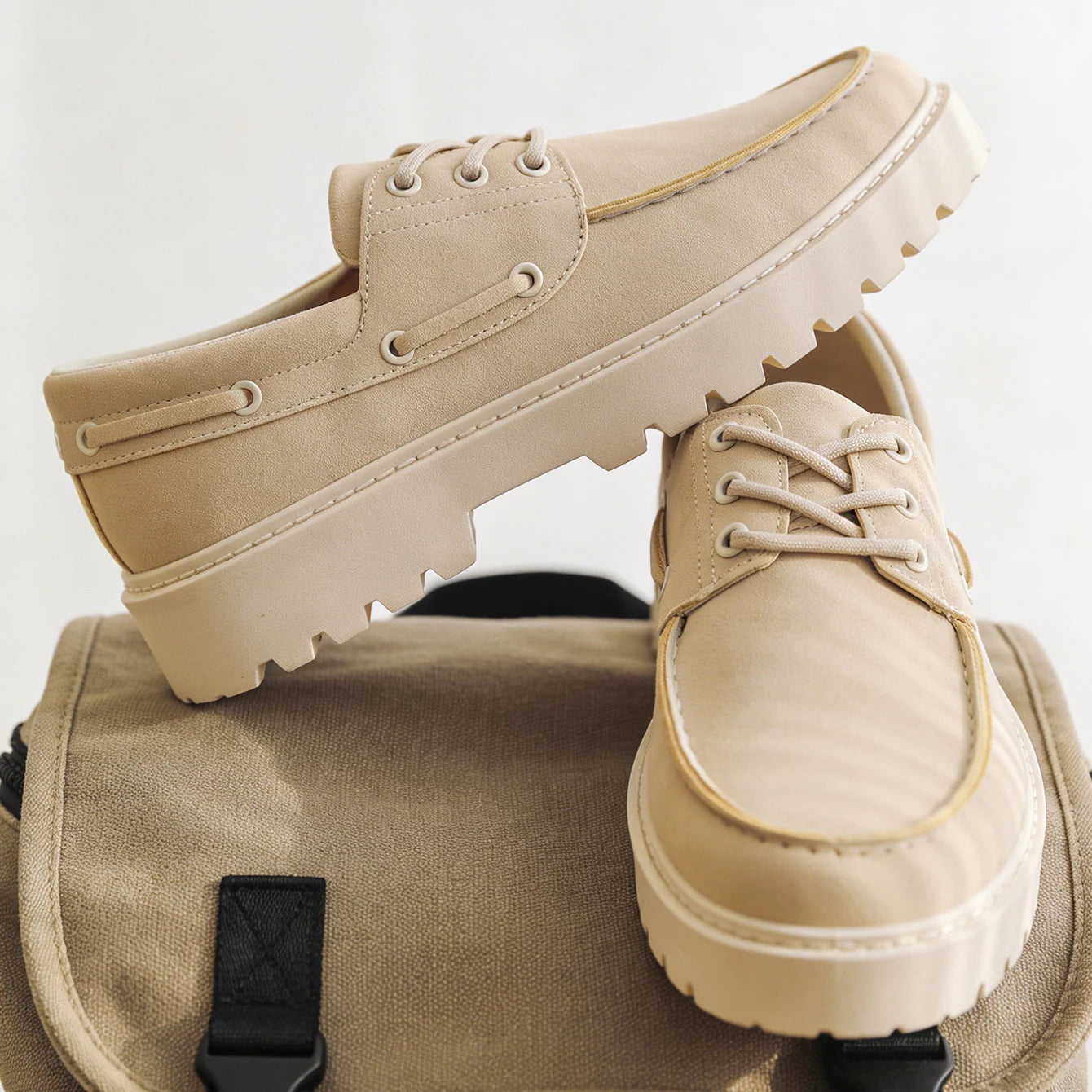 Men's Casual Shoe: Sneakers, Comfortable Walking Lace-Up Leather Shoes