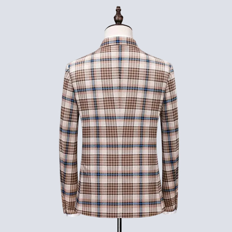 Men’s grid-pattern suit set with a double-breasted jacket and coordinating trousers