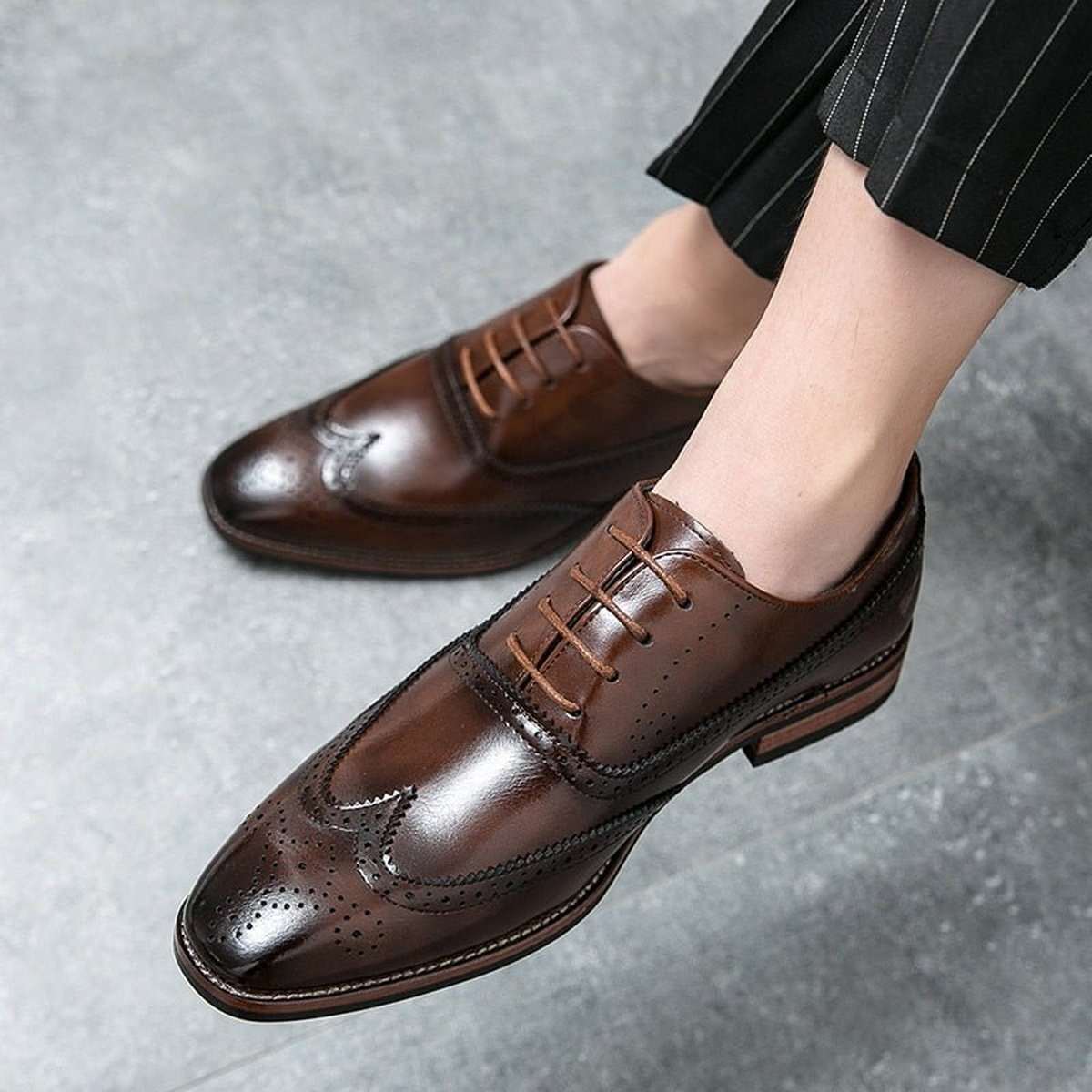 Men's Brogue Business Shoes with Stylish Lace-up Oxfords